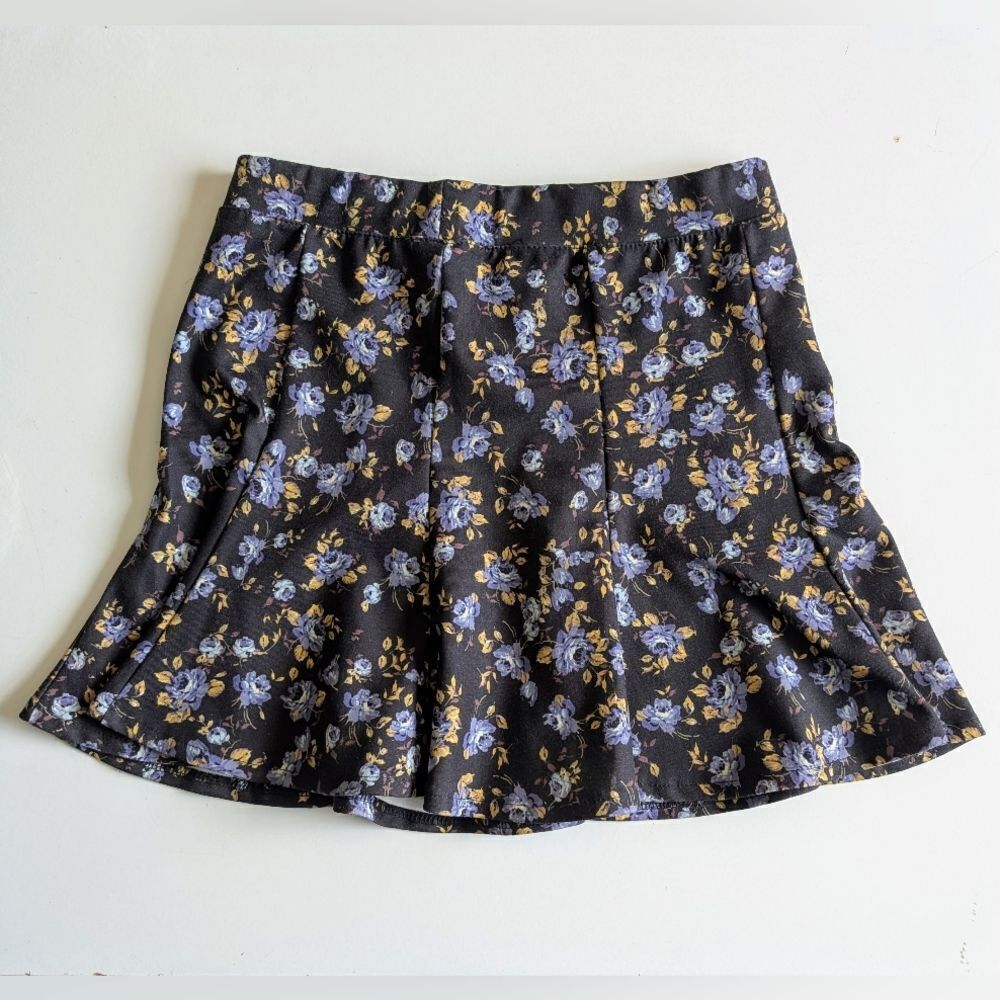 Zara Trafaluc black floral mini skirt with ruffle (S)